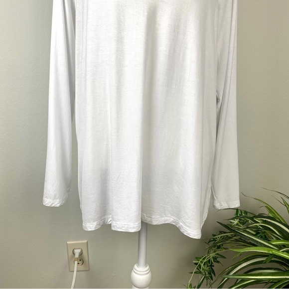 Torrid, Plus Size 2 Long Sleeve White Super Soft Pull Over Scoop Neck Top EUC - Picture 3 of 8